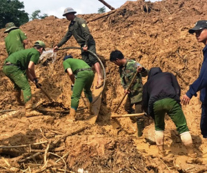 Quảng Nam lại bị chia cắt nhiều nơi vì sạt lở