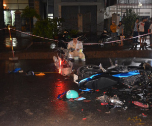 Hai xe máy đấu đầu, 4 thanh niên thương vong