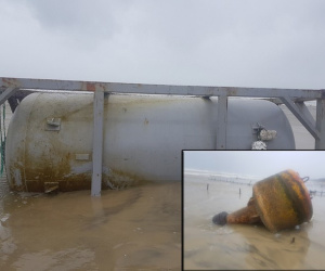 Nhiều “vật thể lạ” ghi chữ Trung Quốc liên tiếp trôi dạt vào bờ biển