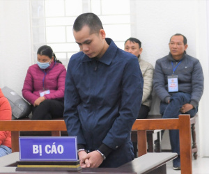 Người chồng đâm vợ trọng thương vì nghi bị 