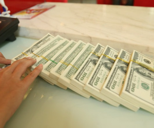 Giá USD hôm nay 17.11.2020: Trượt dốc sau tin tốt về vắc-xin Covid-19