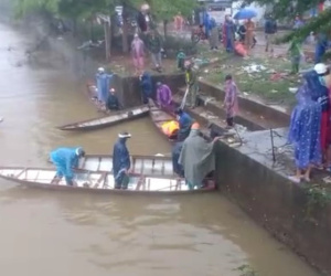 Chạy xe máy lao xuống sông, 1 thanh niên tử vong