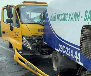 Ô tô cứu hộ tông xe hút rác trên cầu Nhật Tân khiến tài xế tử vong