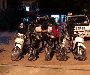 Nhóm thanh niên bốc đầu xe, quay video lại rồi đăng lên mạng xã hội để khoe mẽ