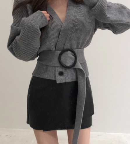 Áo len phối nút kèm thắt lưng