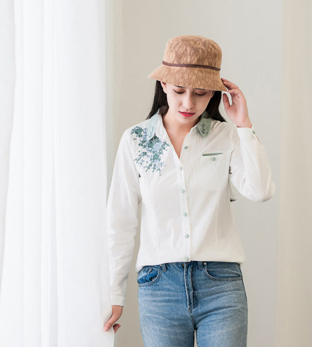 Áo Sơ Mi Thêu Hoa Cổ Phối Màu 565