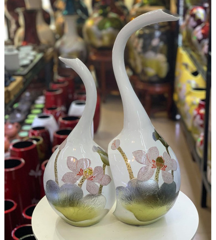 Lọ hoa sơn mài Hoa Sen Trứng dáng thiên nga nền trắng 45cm