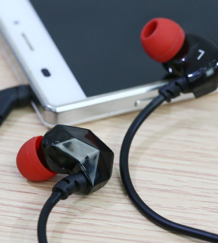 Tai nghe nhét tai Kanen S50